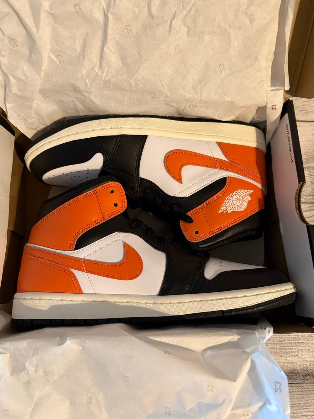 Jordan 1 Mid Black Toe Starfish Size 8M